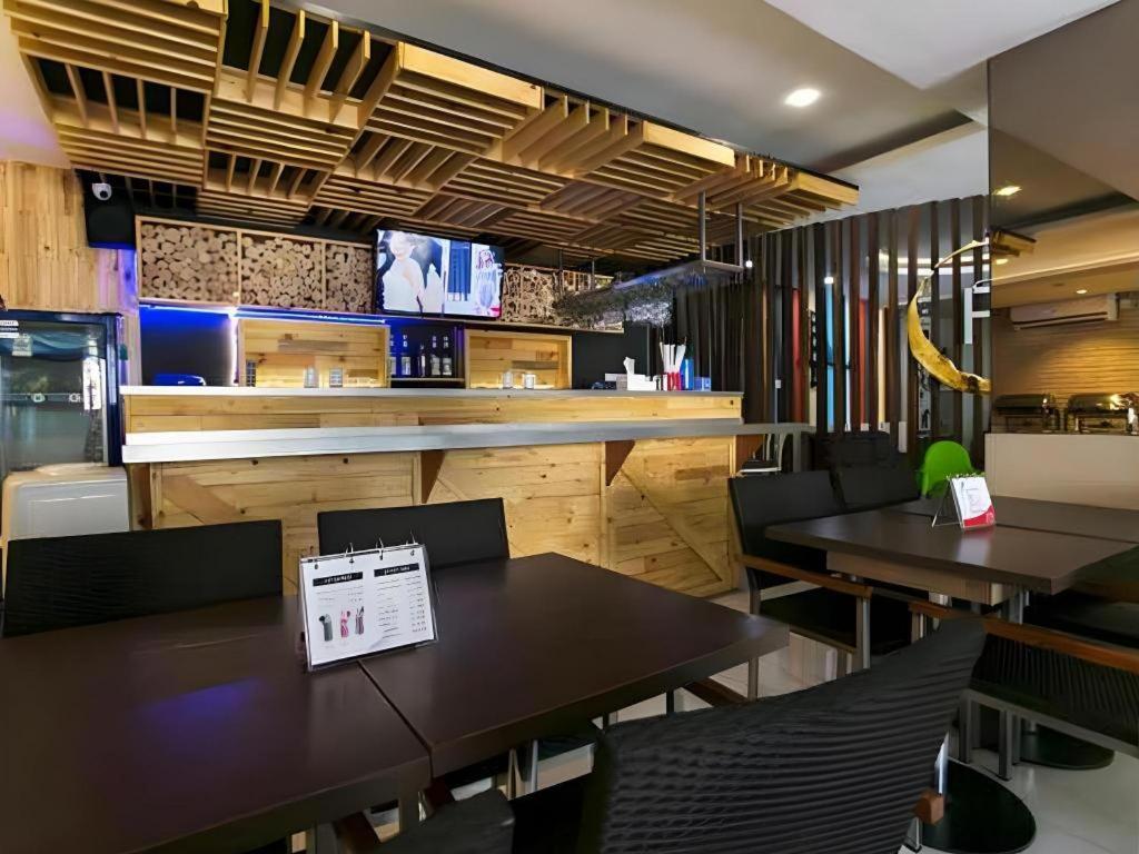 Life Puri Hotel Surabaya Gubeng Exterior foto
