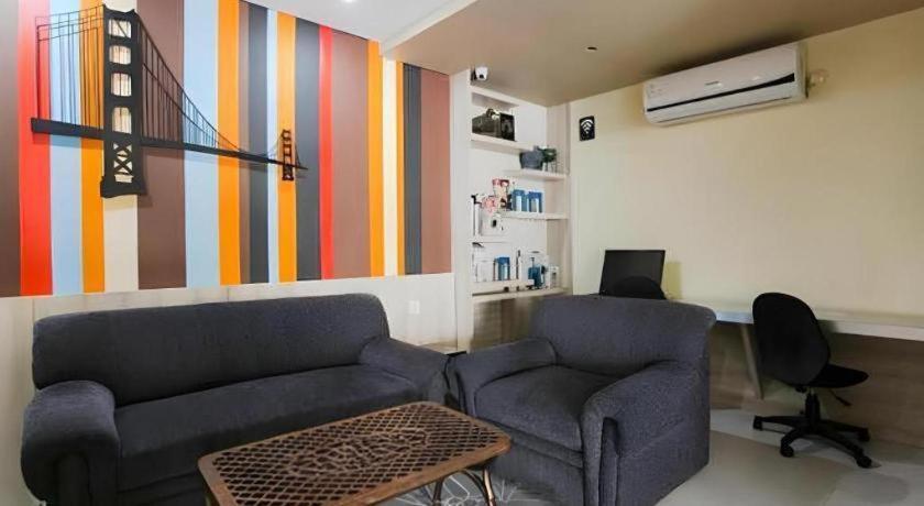 Life Puri Hotel Surabaya Gubeng Exterior foto