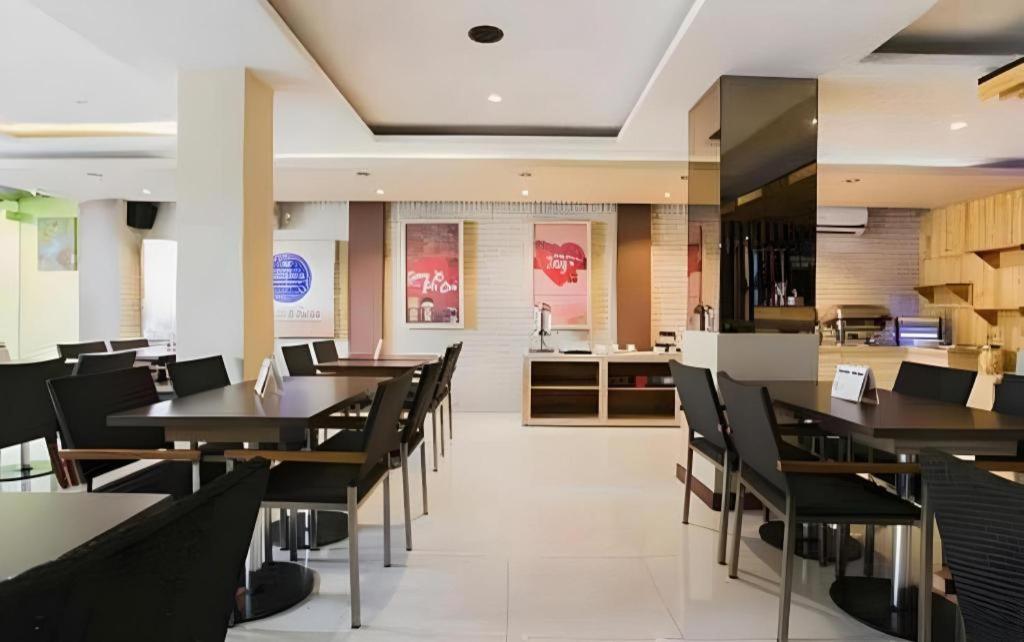 Life Puri Hotel Surabaya Gubeng Exterior foto